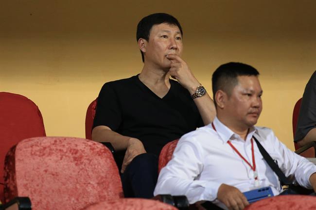 Video: Tân HLV trưởng ĐTQG Việt Nam Kim Sang Sik dự khán trận Thể Công Viettel - Bình Định 