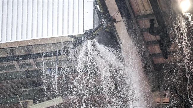 Sân Old Trafford của MU dột nghiêm trọng ở trận thua Arsenal 1