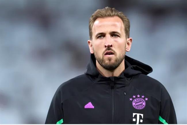  Harry Kane bo lo tran dau voi Hoffenheim sau khi dinh chan thuong lung.