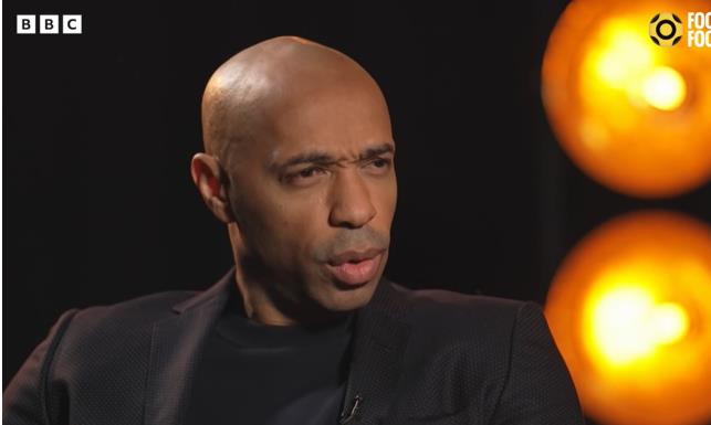 Huyen thoai Arsenal Thierry Henry thua nhan ong rat muon nhin thay doi bong cu vo dich Premier League nhung cho rang co hoi cua Phao thu mua nay la rat nho.