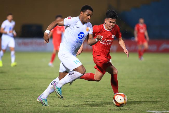 Chân sút số 1 Nam Định sắp xô đổ kỷ lục tại V-League