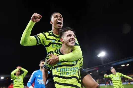 Declan Rice khen ngoi Gabriel Magalhaes