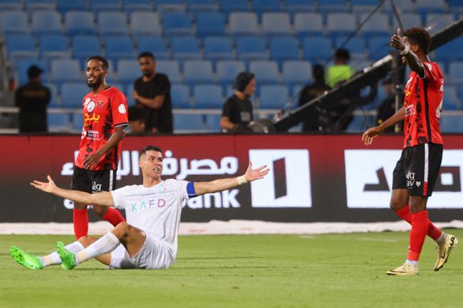 Ronaldo mờ nhạt, Al Nassr suýt thua