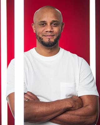 Bayern Munich chính thức ký hợp đồng với Vincent Kompany 1 Bayern Munich chính thức ký hợp đồng với Vincent Kompany 1