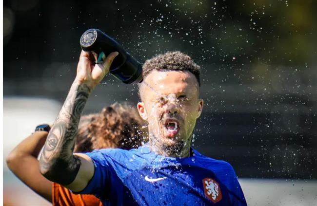 Arsenal muốn chiêu mộ hậu vệ trái Quilindschy Hartman của Feyenoord Arsenal muon chieu mo hau ve trai Quilindschy Hartman cua Feyenoord