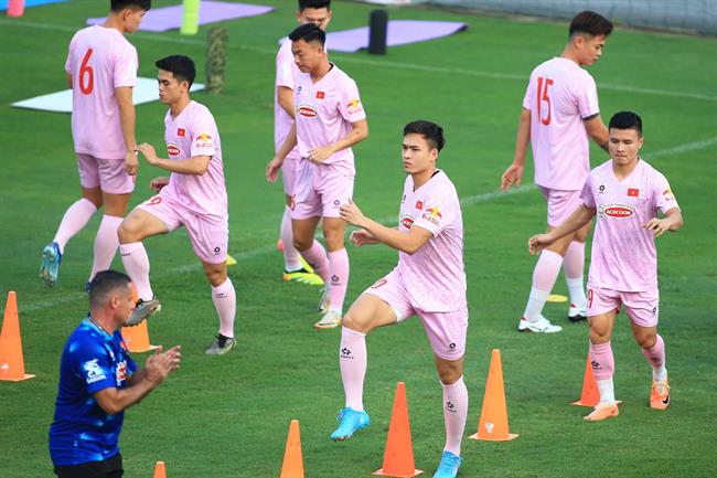 Không khí buổi tập đầu tiên của đội tuyển VIệt Nam dưới thời HLV Kim Sang-sik