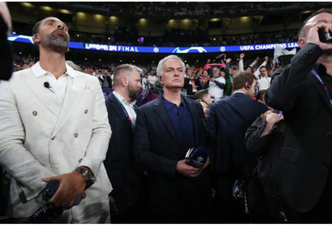 Jose Mourinho nhan dinh ve Chelsea va MU truoc mua giai moi