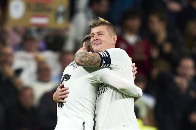 VIDEO: Kroos tuyên bố trao áo số 8 cho người mới