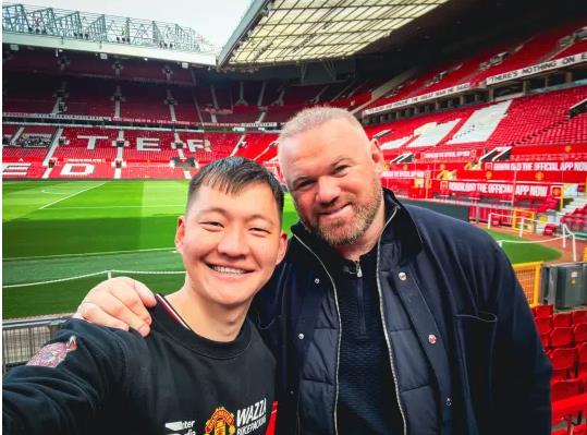 Fan MU đạp xe qua 17 quốc gia để gặp Wayne Rooney 3