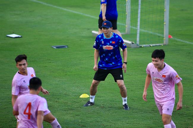 "Anh trai" Kim Sang Sik và câu chuyện quản lý con người trong bóng đá