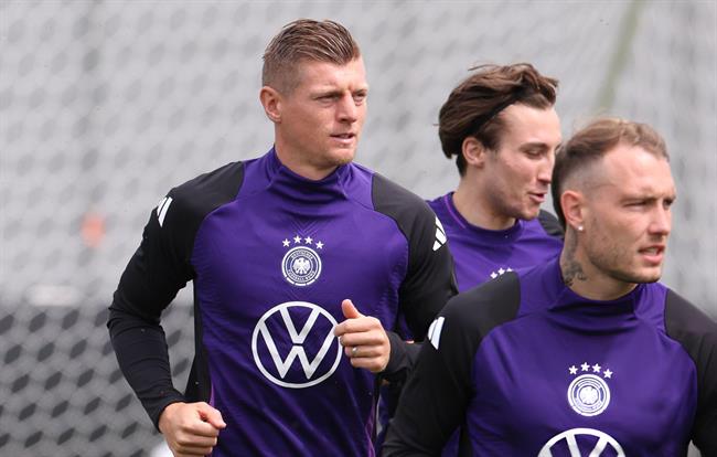 Top những cầu thủ xuất sắc nhất qua các mùa EURO 3