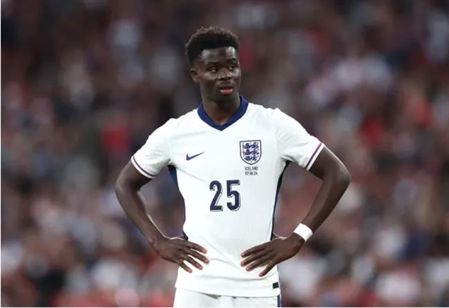 Bukayo Saka chi choi 25 phut trong tran tuyen Anh thua Iceland 