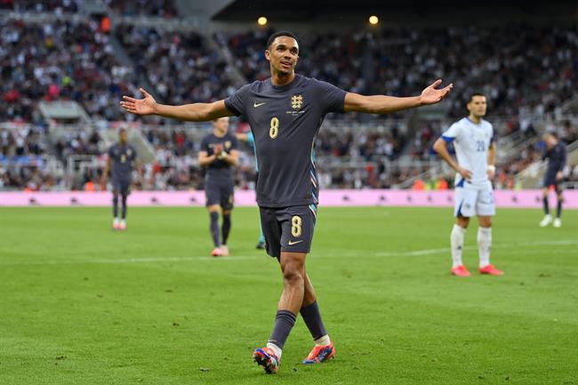 Vì sao Trent Alexander-Arnold có thể là lựa chọn ưu tiên của Southgate ở hàng tiền vệ?