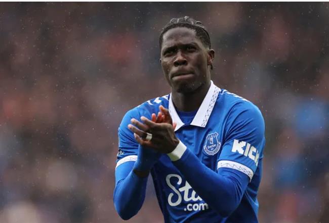 Arsenal gui de nghi chieu mo Amadou Onana