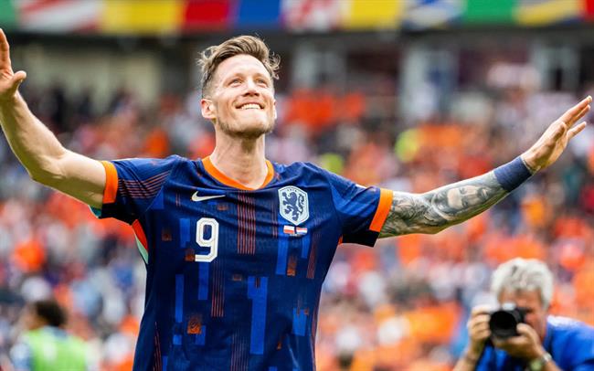 Hà Lan 2-1 Ba Lan: Nỗi lo hàng công và "Lá bùa hộ mệnh" Wout Weghorst