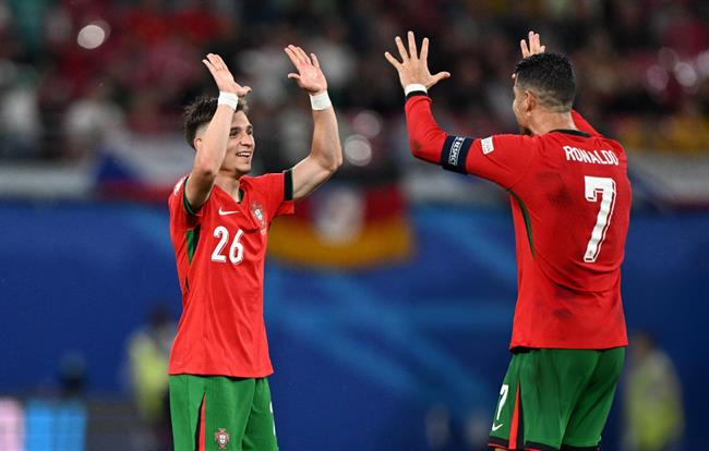 Bồ Đào Nha 2-1 CH Séc: Tạt nhiều… ra bàn thắng!
