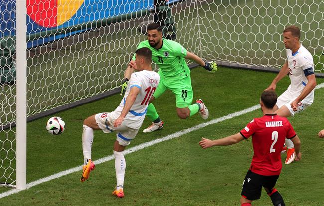 Patrik Schick không hài lòng khi chỉ ghi 1 bàn trước Gruzia 1