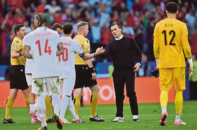 Thổ Nhĩ Kỳ 0-3 Bồ Đào Nha: Bài toán dành cho “Tiểu phi cơ” Vincenzo Montella