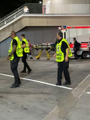 Tiền đạo Hungary nhập viện khẩn cấp vì chấn thương nặng trước Scotland 1