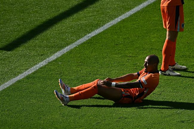 Donyell Malen phản lưới nhà trước tuyển Áo Donyell Malen phan luoi nha truoc tuyen ao