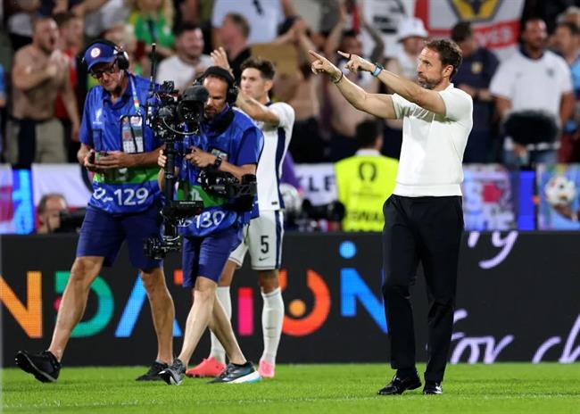 HLV Gareth Southgate kể lại khoảnh khắc bị CĐV ném cốc bia 1