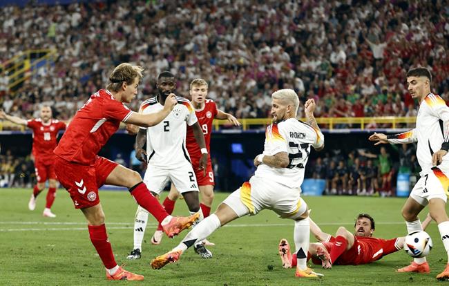 Ilkay Gundogan thừa nhận ĐT Đức may mắn trước Đan Mạch 1