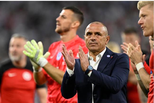 HLV Francesco Calzona nói về thất bại trước tuyển Anh HLV Francesco Calzona noi ve that bai truoc tuyen Anh