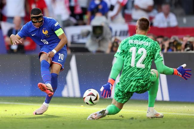 Kylian Mbappe risks making his Real Madrid debut wearing a mask 1