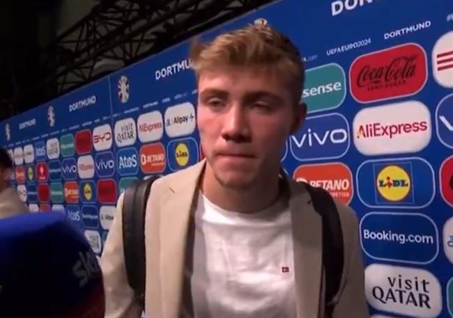 Rasmus Hojlund len tieng vu MU chieu mo Matthijs de Ligt