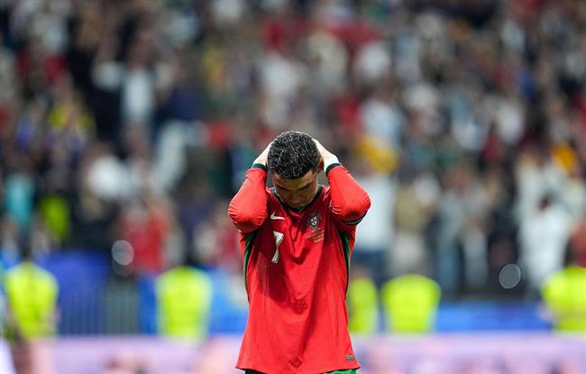 Bồ Đào Nha - Slovenia: Chuyến tàu cảm xúc của Ronaldo