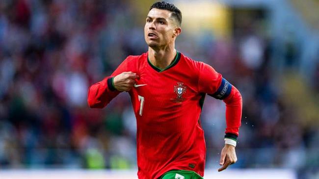 Saha cầu chúc Cristiano Ronaldo chạm mốc 1,100 bàn thắng