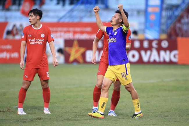 VIDEO: Tiền đạo Văn Quyết tiếp tục ghi bàn cho Hà Nội FC