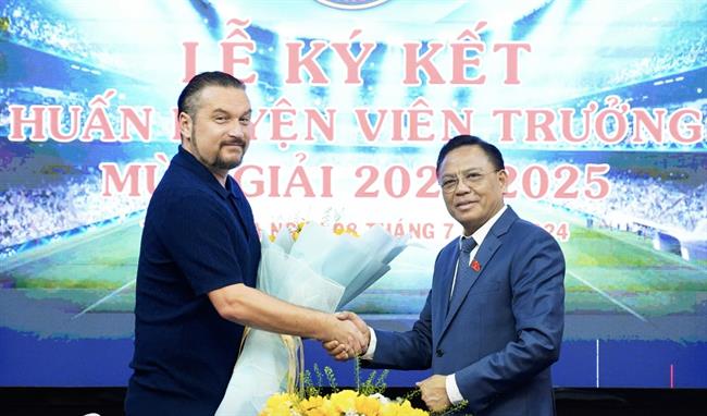 Nhà ĐKVĐ Cúp Quốc gia trói chân thành công HLV châu Âu