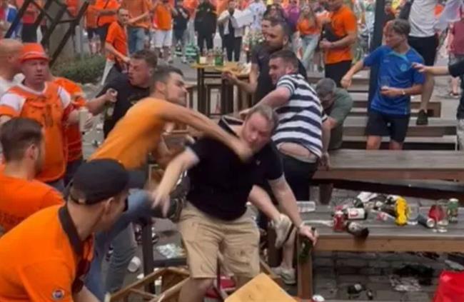 CdV Anh va Ha Lan choang nhau tren dat duc