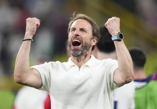 Gareth Southgate bất ngờ lên tiếng về tin đồn dẫn dắt MU, nhận xét về Amorim