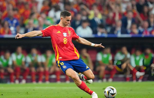 Tiền vệ Tây Ban Nha sắp giành 10 danh hiệu trong 2 năm