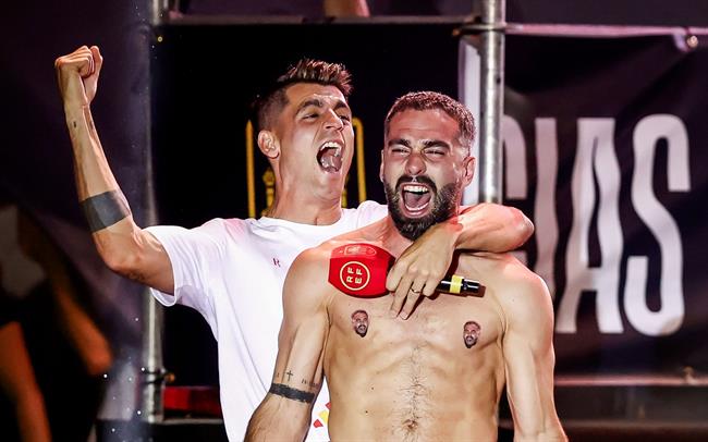 VIDEO: Morata tri ân các đồng đội không quên cà khịa thần đồng tuyển Đức 