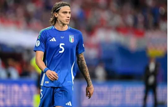 Liverpool duoc khuyen vuot mat Arsenal vu Riccardo Calafiori 