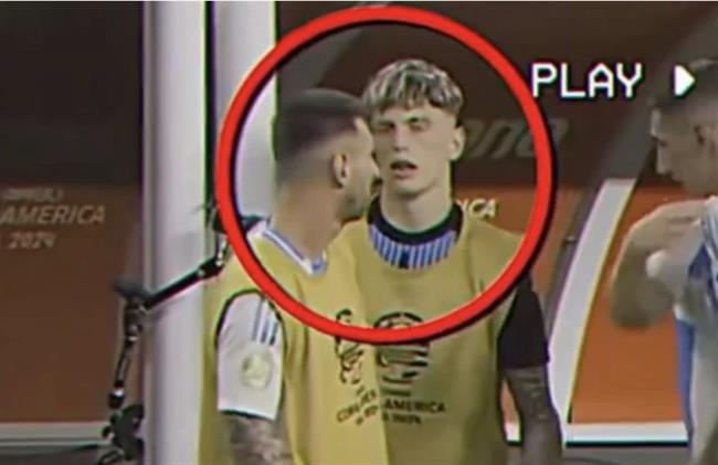 Garnacho đáp trả khi bị tố phớt lờ Messi