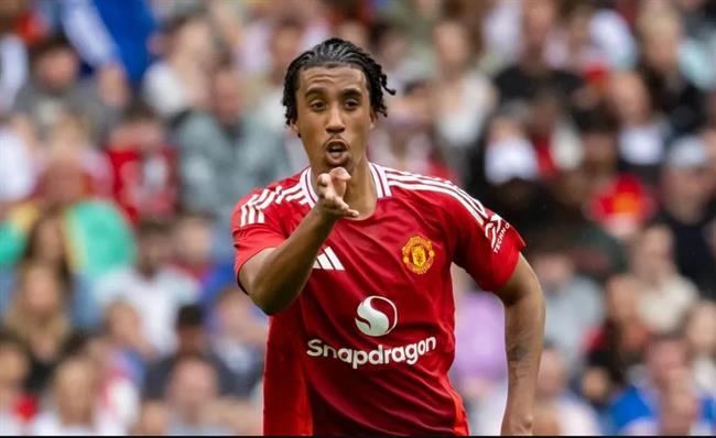 Leny Yoro háo hức với thử thách ở Man United 1 Leny Yoro háo hức với thử thách ở Man United 1