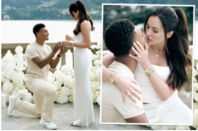 Ollie Watkins cầu hôn bạn gái xinh đẹp