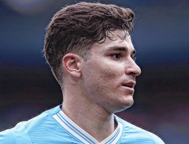 Gia đình Julian Alvarez muốn sớm rời Manchester