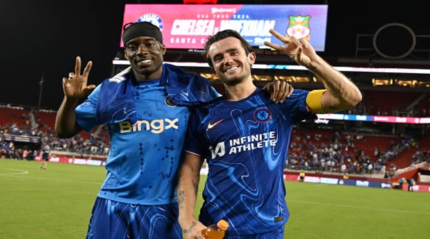 Ben Chilwell đá trung vệ trước Wrexham Ben Chilwell da trung ve truoc Wrexham