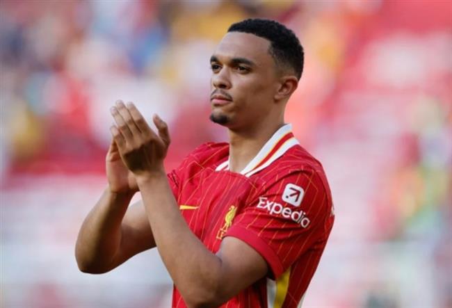 VIDEO: HLV Arne Slot bác tin đồn có mâu thuẫn với Trent Alexander-Arnold
