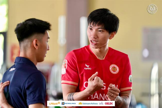 Đại gia V.League công bố 'bom tấn' Việt kiều, xong vụ Đoàn Văn Hậu tái hợp đội bóng của bầu Hiển