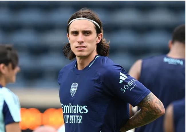 Mikel Arteta giải thích lý do Riccardo Calafiori và Jurrien Timber vắng mặt trước Leverkusen