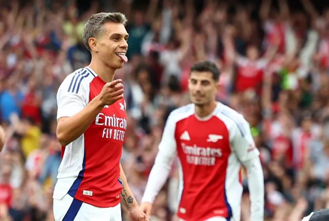 Arsenal phối hợp đẹp mắt trước khi Leandro Trossard lập công Arsenal phoi hop dep mat truoc khi Leandro Trossard lap cong