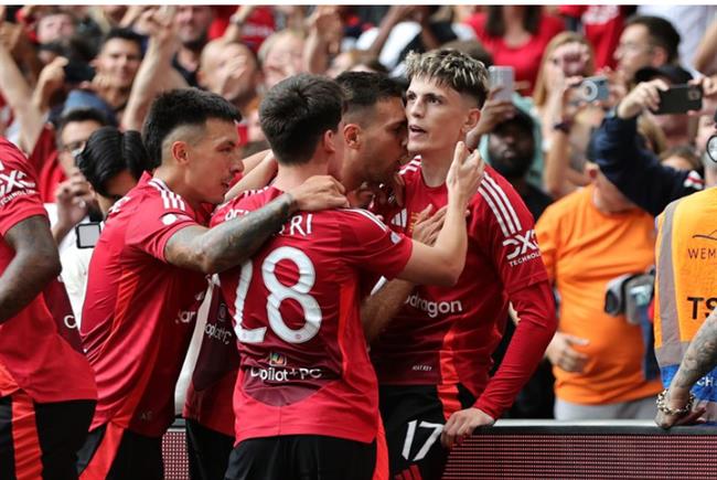 Điểm tin bóng đá tối 138 West Ham công bố Aaron Wan-Bissaka 2