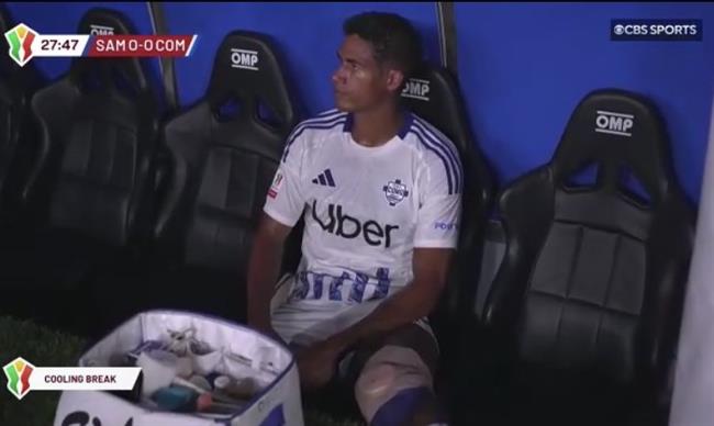 Raphael Varane chấn thương sau 20 phút ra mắt đội bóng mới 2