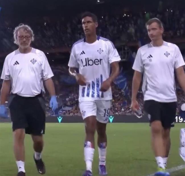 Raphael Varane chấn thương sau 20 phút ra mắt đội bóng mới 1